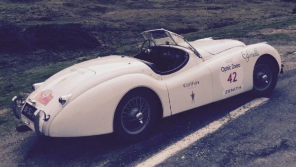 Със своя скъпоценен Jaguar XK 120 от 1950 година певецът на Duran Duran участва редовно в състезания за исторически автомобили като Modena Cento Ore и Le Tour Auto във Франция. Това е кола, която съчетава най-добре елегантността на своите линии и мощността на двигателя - поне по мнението на мнозина. 
Роудстърът Jaguar XK 120 е представен на автомобилното изложение в Лондон на 27 октомври 1948 година като тестова кола. Основното намерение на английската марка е да покаже новия двигател XK6. Моделът се оказва толкова успешен, че Уилям Лайънс, основателят на британската компания, решава да го пусне в масово производство. Продава се до 1954 година в общо 12 078 бройки, от които само 1175 са с десен волан. Има две отворени версии - роудстър &bdquo;Ots&ldquo;  и кабриолет.

Всички варианти разполагат с усъвършенствано арматурно табло и са задвижвани от 3,4-литров редови шестцилиндров двигател, съчетан с четиристепенна механична скоростна кутия, произвеждащ 160 к.с. &bdquo;120&ldquo; в името на модела се отнася до 120 мили в час или 193 км/ч, максимална скорост, постигната с монтирано предно стъкло. Без него скоростта е още по-голяма, което по това време го прави най-бързият сериен автомобил в света.